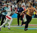 Espontáneo interrumpe el Super Bowl LX y casi es tecleado por un jugador de los Pats