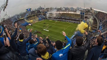 Boca Juniors' supporters cheer for their team during the Argentina first division football match against River Plate at the La Bombonera stadium in Buenos Aires, on May 14, 2017. / AFP PHOTO / Eitan ABRAMOVICH