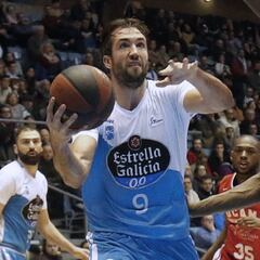El Obradoiro se lleva un duro choque ante un Murcia en caída libre