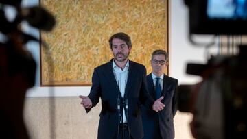 El ministro de Cultura, Ernest Urtasun (i), y el ministro de la Presidencia, Justicia y Relaciones con las Cortes, Félix Bolaños (d), comparecen ante los medios tras una reunión, en el Congreso de los Diputados, a 22 de julio de 2024, en Madrid (España). Félix Bolaños y Ernest Urtasun han iniciado hoy una ronda de contactos con los representantes de los grupos parlamentarios del Congreso para pactar las medidas de regeneración democrática esbozadas el pasado miércoles por el presidente Pedro Sánchez.
22 JULIO 2024
Alberto Ortega / Europa Press
22/07/2024