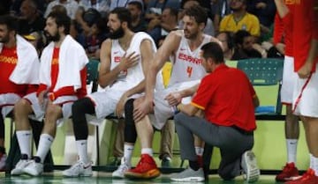 Gasol se lesiona de su pierna derecha.