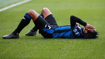 Soccer Football - Serie A - Atalanta v Venezia - Gewiss Stadium, Bergamo, Italy - March 1, 2025 Atalanta's Juan Cuadrado reacts as he lays on the ground during the match REUTERS/Alessandro Garofalo