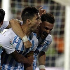 El Málaga respira en un partido bravo con nueve amarillas y dos rojas