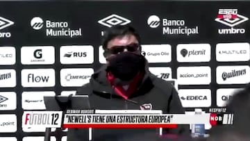 El chascarro del 'Mono' Burgos en Newell's: ¡se le cae la publicidad en su presentación!