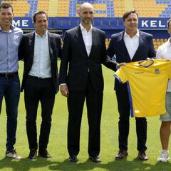 El Alcorcón sondea el mercado por dos extremos y un delantero