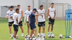 Gattuso, con varios de sus jugadores.