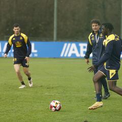 El Depor prepara un baile de fichas para cuadrar el mercado