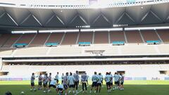 La Selecci&oacute;n se entren&oacute; en el Estadio La Cartuja para preparar el partido ante Suecia
 