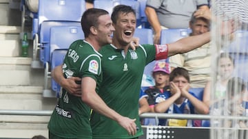 Mantovani celebra con Eraso el gol que marcó en Cornellá. 