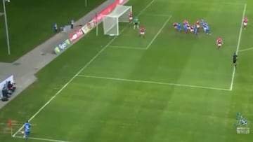 Posiblemente el peor córner de la historia: menudo disparate