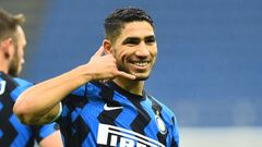 Achraf Hakimi celebra un gol anotado como jugador del Inter de Mil&aacute;n.