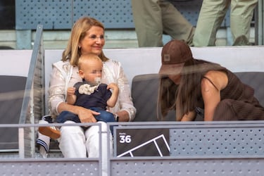 Ana Bodí (d) y su hijo Lucas.