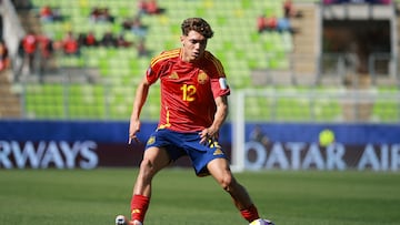 VALPARAISO, CHILE - OCTOBER 07: Thiago Pitarch of Spain controls the ball during the FIFA U-20 World Cup Chile 2025 Round of 16 match between Ukraine and Spain at Estadio Elías Figueroa Brander on October 07, 2025 in Valparaiso, Chile. (Photo by Hector Vivas - FIFA/FIFA via Getty Images)