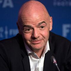 Infantino plantea un fútbol con cronómetro parado