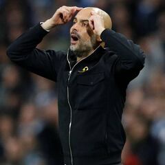 Guardiola recordó expulsión de Vidal para criticar arbitraje