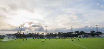 El estadio de Curitiba sin hacer y España se entrenó en "Cajú"