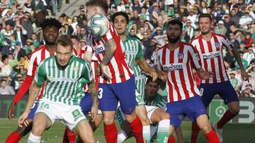 Imagen del Betis-Atlético de esta temporada, en la que se aprecian los patrocinios de ambos equipos.