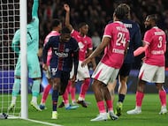 Paris Saint-Germain's French forward #10 Ousmane Dembele (L) celebrates after scoring his team's second goal during the French L1 football match between Paris Saint-Germain (PSG) and Toulouse FC at the Parc des Princes stadium in Paris on April 3, 2026. (Photo by Anne-Christine POUJOULAT / AFP)