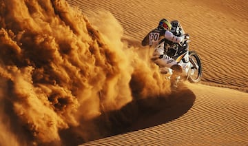 El Rally de Marruecos ha cumplido el papel de preparación para el Dakar. Audi y BRX no han acudido por lo que hay grandes ausencias como las de Sainz, Peterhansel, Roma y Loeb. Hay 2.656 kilómetros de recorrido (1.633 cronometrados) alrededor de Zagora repartidos en cinco etapas.