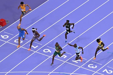 Why does Paris 2024 Olympics athletics track have nine lanes instead of eight?