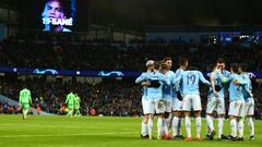 Los jugadores del City celebran uno de los goles ante el Schalke.