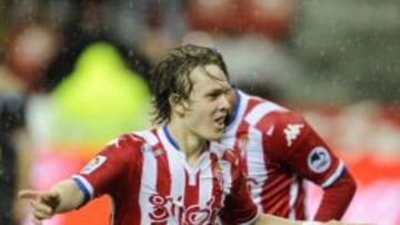 Alen Halilovic celebra el segundo gol del Sporting de Gij&oacute;n en el encuentro contra el Rayo Vallecano en El Molin&oacute;n.