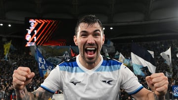 Romagnoli celebra la clasificación a cuartos tras vencer al Viktoria Plzen.