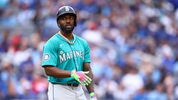 TORONTO, ONTARIO - OCTOBER 13: Randy Arozarena #56 of the Seattle Mariners walks to first base after being hit by a pitch against the Toronto Blue Jays during the first inning in game two of the American League Championship Series at Rogers Centre on October 13, 2025 in Toronto, Ontario. Vaughn Ridley/Getty Images/AFP (Photo by Vaughn Ridley / GETTY IMAGES NORTH AMERICA / Getty Images via AFP)