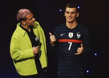 El delantero francés del Atlético de Madrid ha presentado su figura de cera en el Museo Grévin de París.