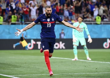 El delantero lion¨¦s ha disputado m¨¢s de 830 partidos repartidos entre el Olympique de Lyon, la Selecci¨®n deFrancia y sobre todo con el Real Madrid donde lleva disputadas 13 temporadas. Adem¨¢s de no haber sido expulsado nunca, llama la atenci¨®n que solo ha recibido 15 tarjetas amarillas en 18 a?os de carrera deportiva.