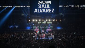 Canelo &Aacute;lvarez festeja su victoria sobre Callum Smith.