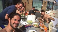 Isco celebra la victoria comiendo patatas fritas del Barcelona