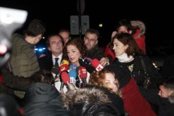 Ana Botella, durante su vista al tanatorio de "La Paz", en Tres Cantos, donde se encuentra instalada la capilla ardiente del entrenador y exseleccionador nacional Luis Aragonés, que ha fallecido esta mañana en Madrid a los 75 años de edad.