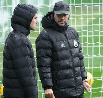 José Alberto, charlando con el fisio Fran Ruiz. No podrá contar con Grenier, Andrés Martín y Mario por lesión.