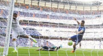 Benzema marca el único gol del partido.