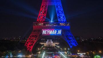 La Torre Effiel el d&iacute;a del fichaje de Neymar