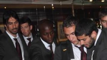 <b>CONCENTRADOS. </b>Los jugadores del Mallorca, a su llegada ayer, a las 20:30 horas, al Hotel Meliá Galgos.