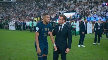 La otra cara del futbol: presidente de Francia consuela a Mbappé