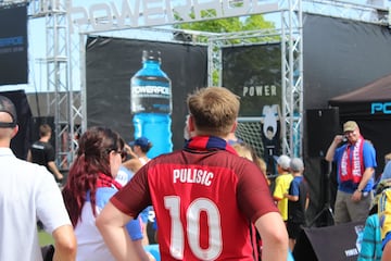 Los aficionados de Estados Unidos lo pasaron en grande en la fan zone antes del partido del Hexagonal ante Trinidad y Tobago. "Vamos a ganar 8-0", decía un aficionado del Team USA.