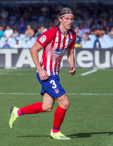 El brasileño jugó ocho temporadas en el Atlético, aunque en dos etapas porque en 2014 se marchó un año al Chelsea. Jugó 333 encuentros, 12 goles. Un lateral que parecía un extremo, el éxito del Atleti del Cholo partía desde los laterales. Ganó una Liga, una Copa, tres Supercopas de Europa y dos Europa League.