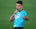 Who is Jesús Gil Manzano, the referee for Manchester City vs Bayern Munich quarterfinal first leg?