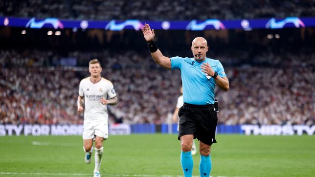 Así es Marciniak, el árbitro del PSG - Atlético en Champions que le trae buenos recuerdos a Julián Alvarez