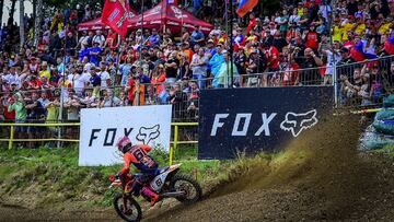 Jorge Prado derrapando con su KTM en Loket