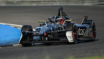 Mitch Evans, con el Jaguar en el test de Fórmula E en el Jarama.