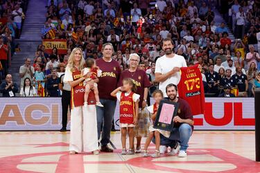 Sergio LLull es el 15º jugador con más internacionalidades con España con 173 partidos y siete medallas: tres oros europeos (2009, 2011 y 2015) y uno mundial (2019); la plata olímpica de Londres 2012; y los bronces de Río 2016 y del Eurobasket 2013.