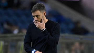 FC Porto's Argentinian coach Martin Rodrigo Anselmi reacts after Moreirense's first goal during the Portuguese League football match between FC Porto and Moreirense FC at the Dragao stadium in Porto, on May 2, 2025. (Photo by MIGUEL RIOPA / AFP)