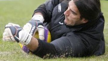 <b>REFUERZO. </b>El nuevo portero del Barça, Pinto, en un entrenamiento con su antiguo club.