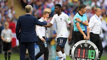 Ousmane Dembele saluda a Didier Deschamps.