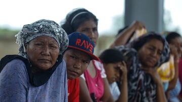 La Guajira. Junio 29 de 2023. Uno de los asentamientos más grandes e inhóspitos para los migrantes venezolanos en Colombia es conocido como "La Pista". Este lugar, que alguna vez fue una pista de despegue y aterrizaje de aviones, se ha convertido en el asentamiento de migrantes venezolanos más grande del país. Se estima que en sus cerca de 1.600 metros de extensión, viven alrededor de 3.800 familias, en su mayoría provenientes de diferentes regiones de Venezuela, como Zulia, Maracaibo e incluso Caracas. (Colprensa - Camila Diaz)