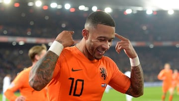 Soccer Football - UEFA Nations League - League A - Group 1 - Netherlands v France - De Kuip, Rotterdam, Netherlands - November 16, 2018  Netherlands&#039; Memphis Depay celebrates scoring their second goal                 REUTERS/Toussaint Kluiters